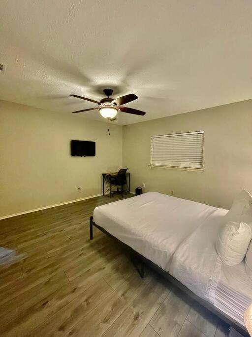 3 Bedroom Entire Home - Centrally Located In Katy, Texas Bagian luar foto